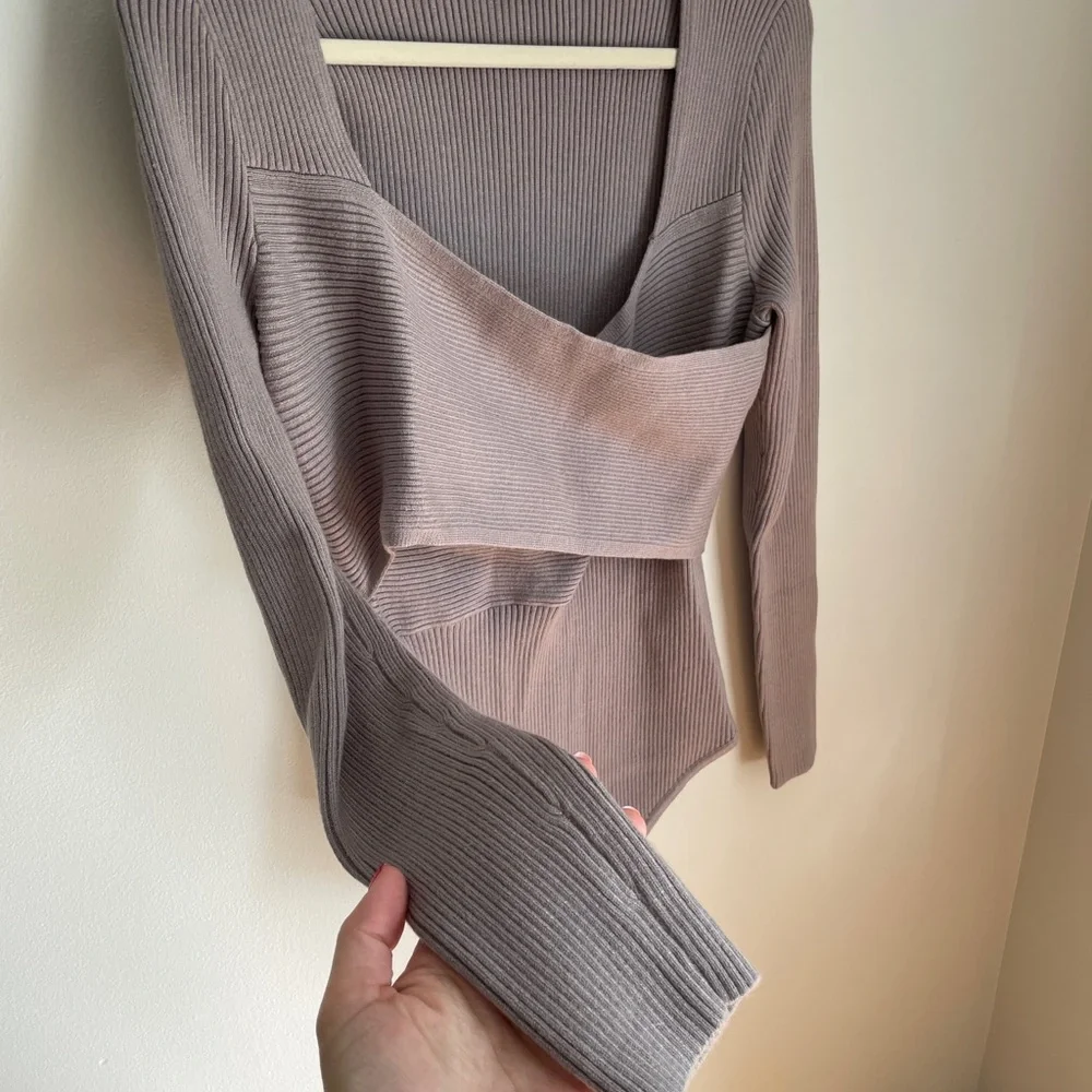 Abercrombie & Fitch Women’s Long Sleeve LuxeLoft Wrap Ribbed Bodysuit Size XL - Picture 3 of 8